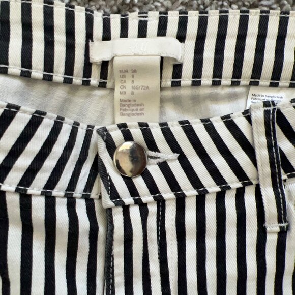 H&M Women’s Shorts Size: US 8 bi-color Black and White Striped - Picture 4 of 5